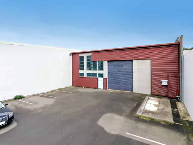 Modern Warehouse with 10 Carparks in Petone