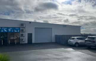 252m² Pure Warehouse In Silverdale