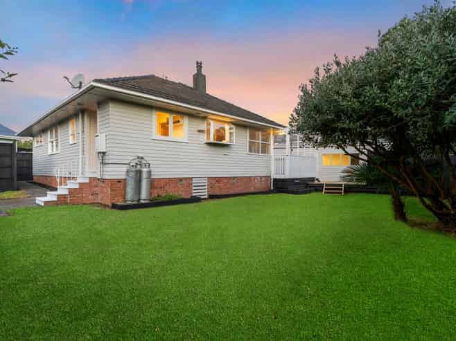 2/23 Mickle Street, Te Atatu South
