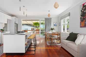 28A Moana Road, Okitu