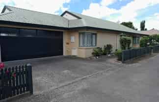 9 Edgecombe Court, Roslyn