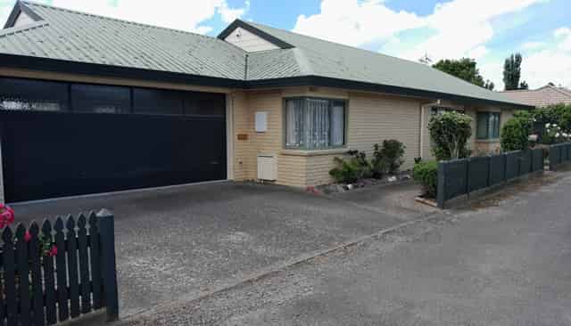 9 Edgecombe Court, Roslyn