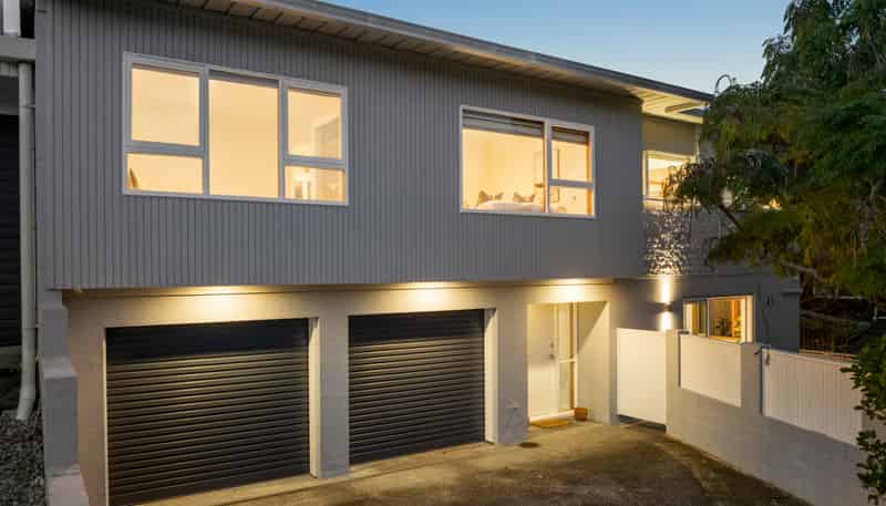 2/31B Bevyn Street, Castor Bay