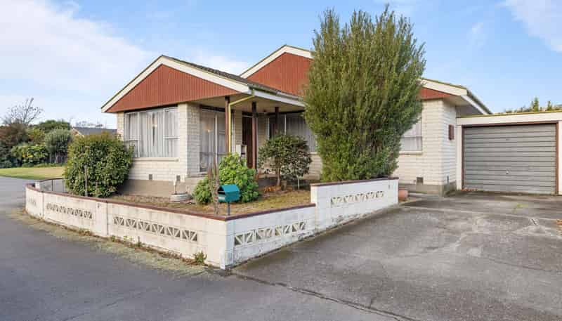 1/98A Lake Terrace Road, Burwood