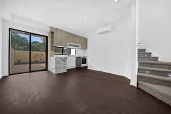 2/67 Salisbury Road, Birkdale