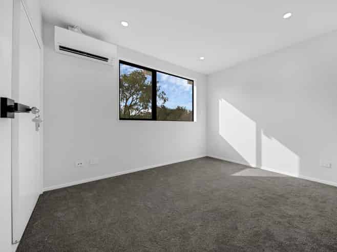 2/67 Salisbury Road, Birkdale