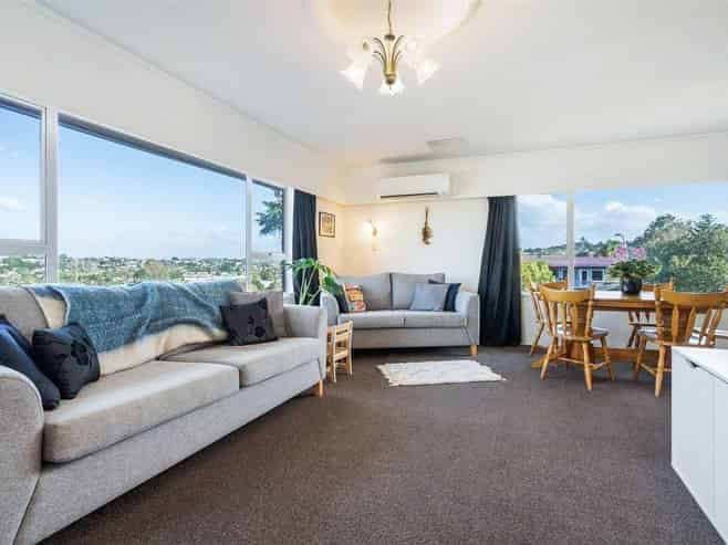 13 Oakland Avenue, Woodhill