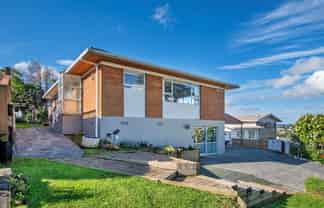 13 Oakland Avenue, Woodhill