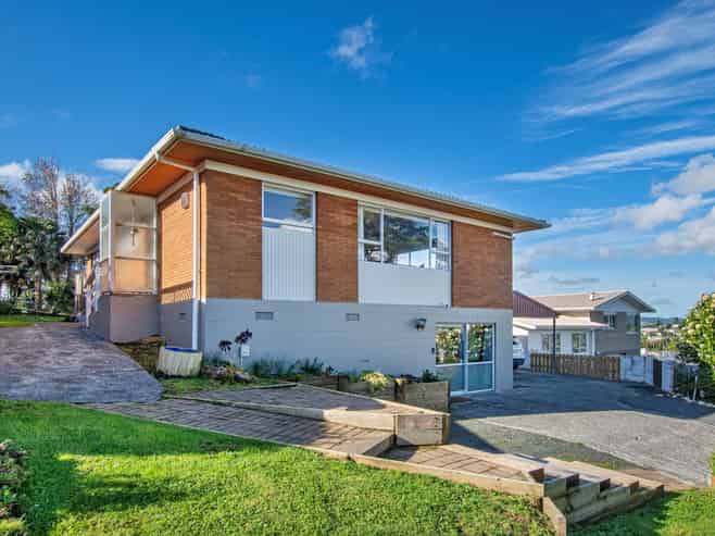 13 Oakland Avenue, Woodhill