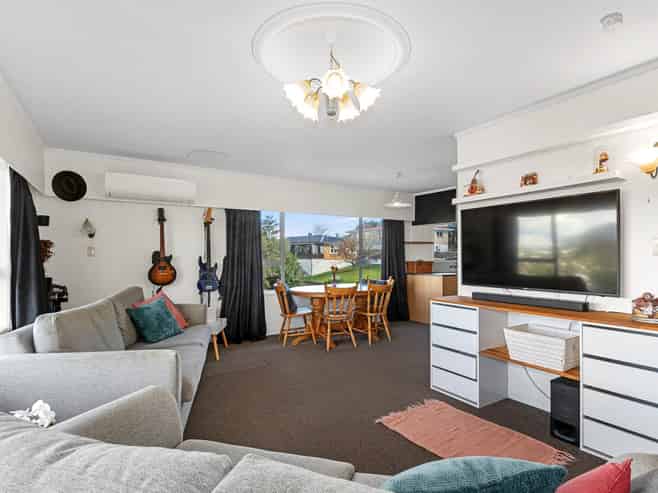 13 Oakland Avenue, Woodhill