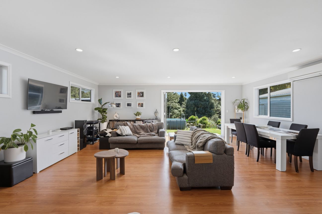 Priced to go, Home & income + 909sqm of Potential! - Fler
