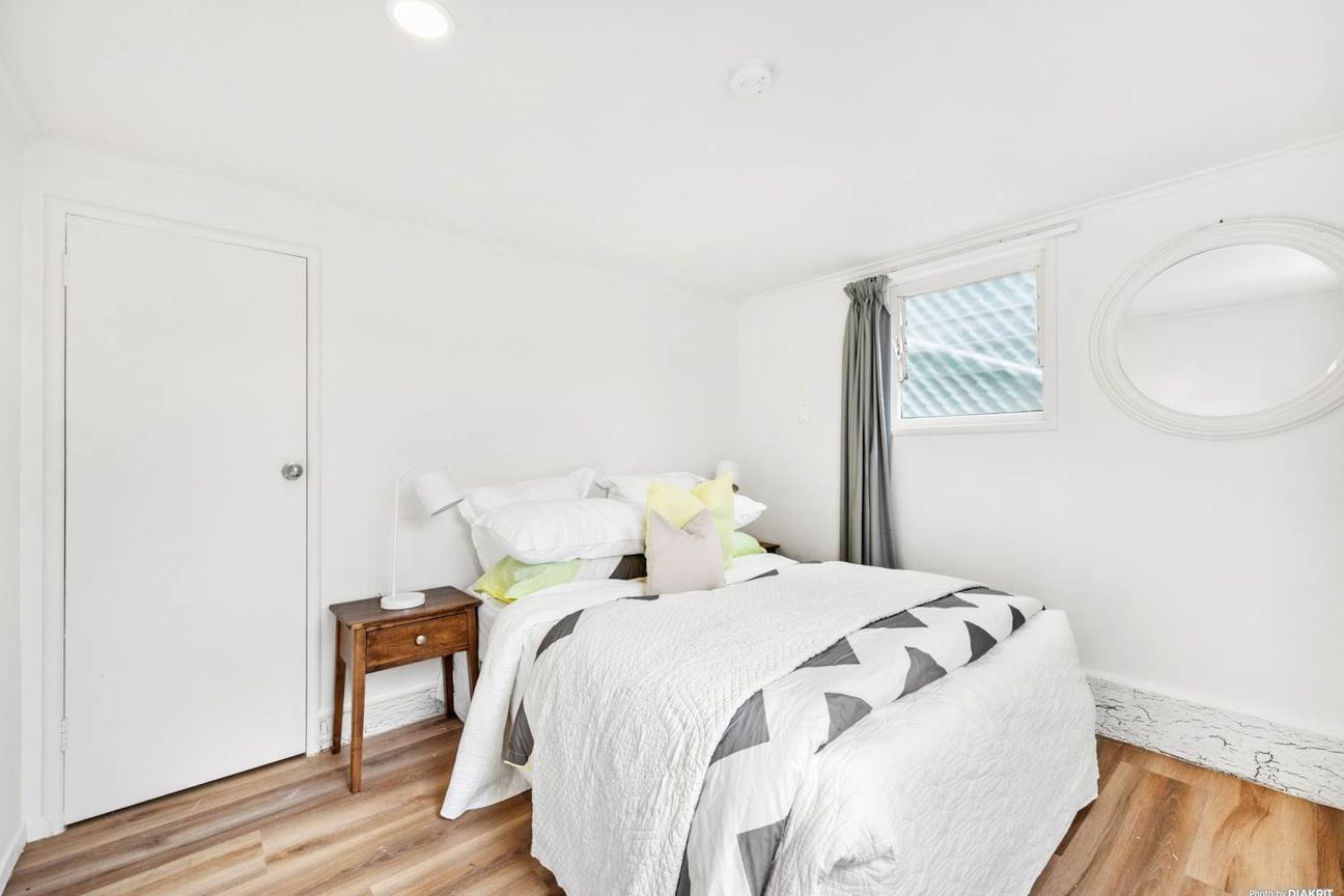 Cozy sunny one bedroom PLUS downstairs sleepout unit in Saint Heliers. - Widok 6