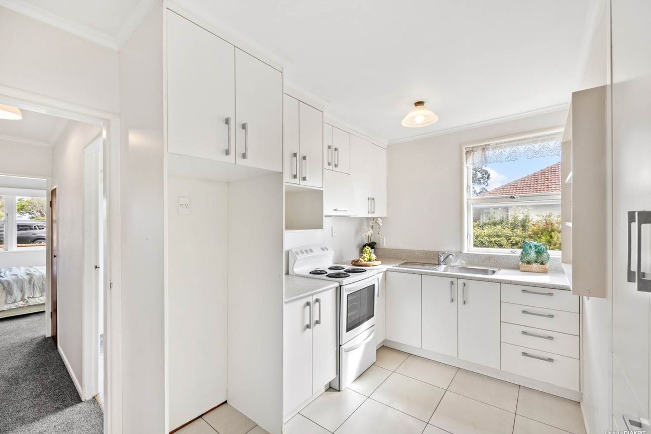 Cozy sunny one bedroom PLUS downstairs sleepout unit in Saint Heliers. - Widok 4
