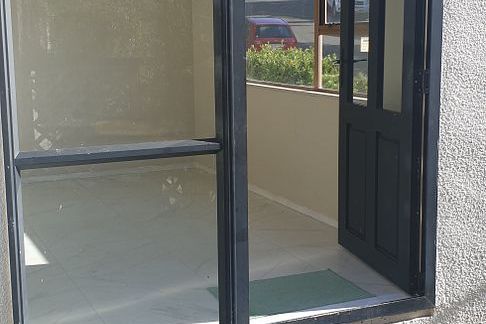 Charming Sunny Flat in Karori – Ideal Location! - Vista 4