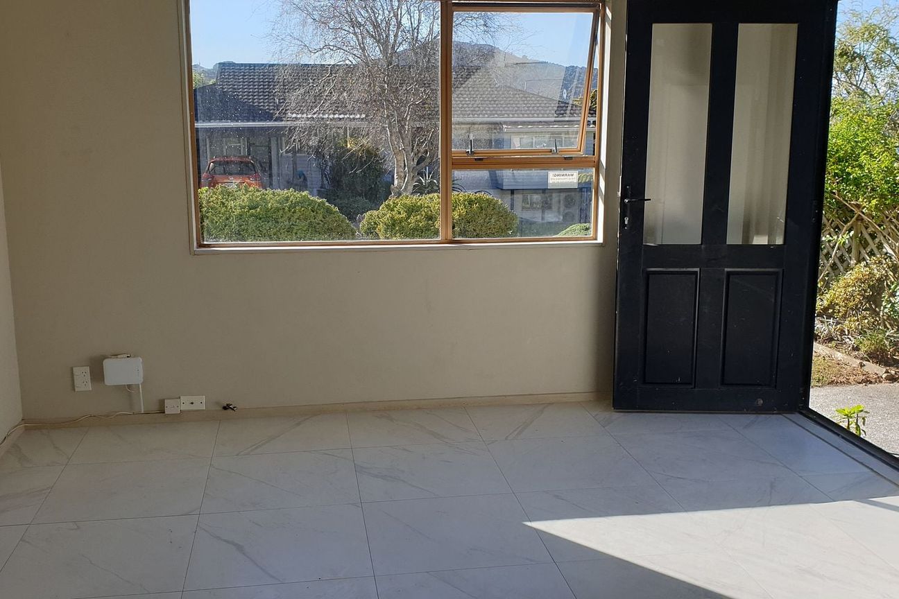 Charming Sunny Flat in Karori – Ideal Location! - Widok 6