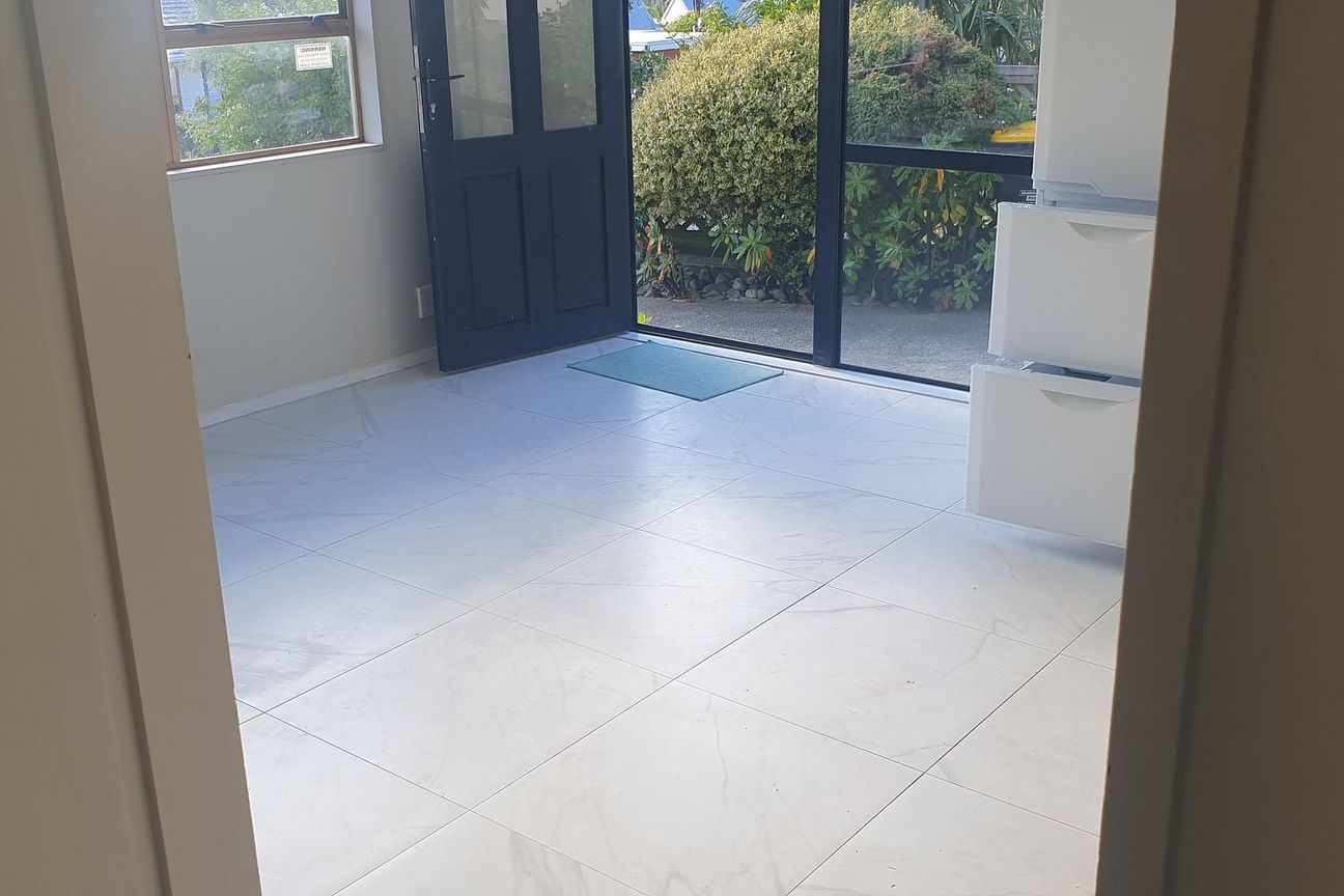 Charming Sunny Flat in Karori – Ideal Location! - Widok 5