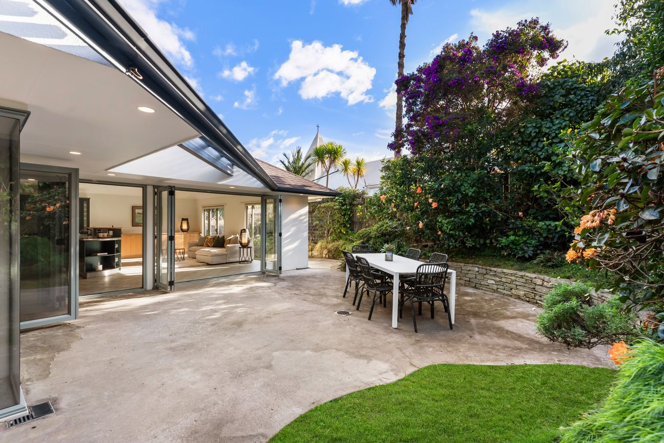 IS THIS THE BEST BUY IN CAMPBELLS BAY? $1,850,000 - Vista 6