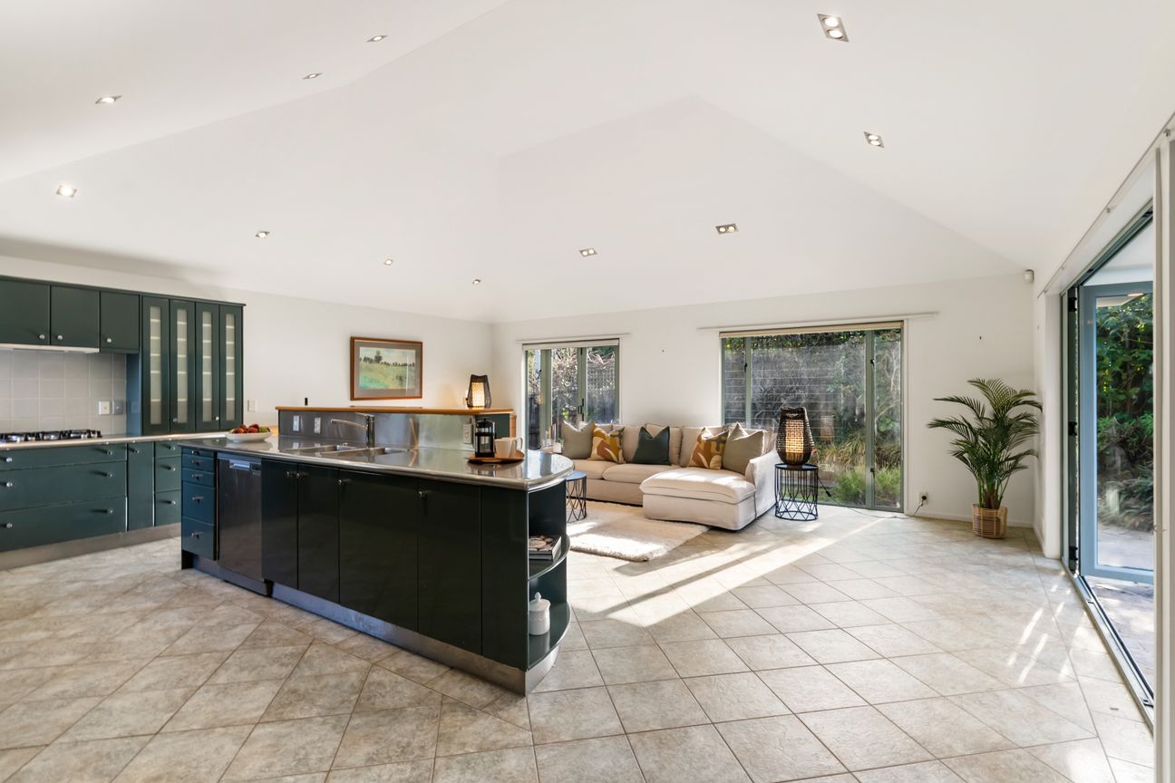 IS THIS THE BEST BUY IN CAMPBELLS BAY? $1,850,000 - Vista 4