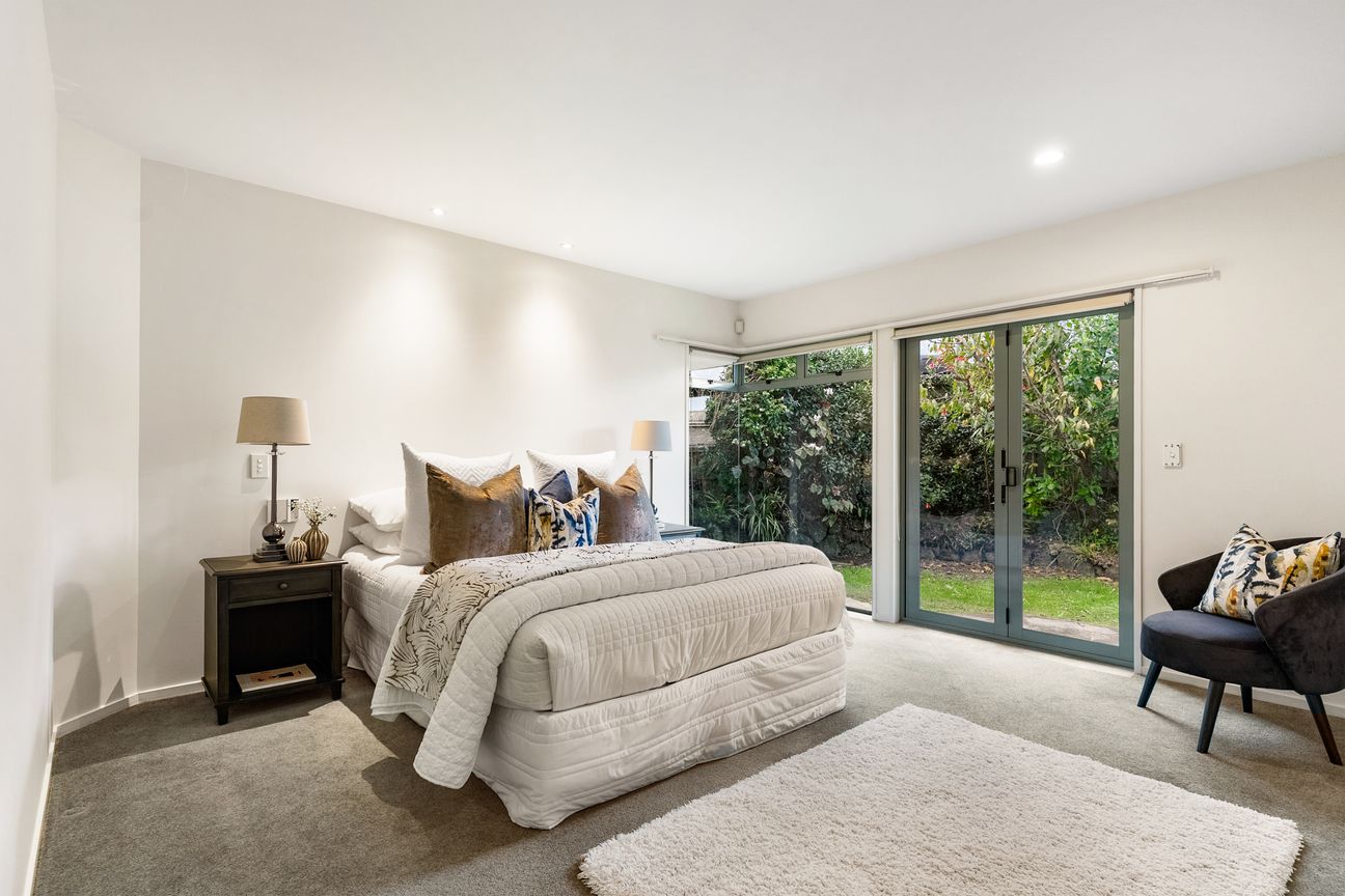 IS THIS THE BEST BUY IN CAMPBELLS BAY? $1,850,000 - Altro