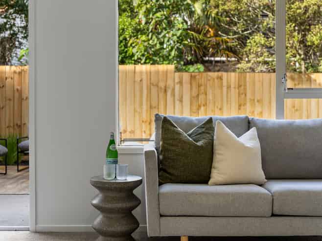 2/108 East Coast Road, Forrest Hill