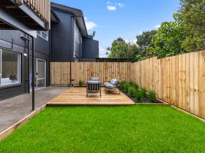 2/108 East Coast Road, Forrest Hill