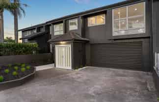 2/108 East Coast Road, Forrest Hill