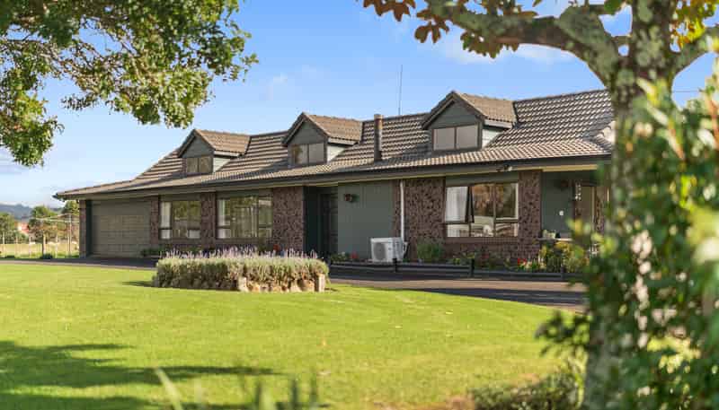2 Bays Road, Orere Point