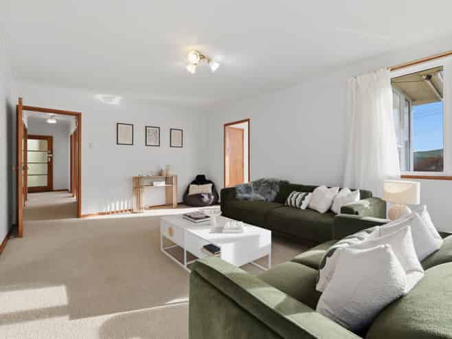 35 Columba Avenue, Calton Hill