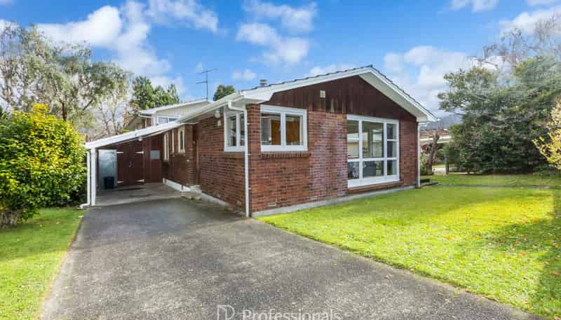 4 Dowling Grove, Silverstream