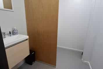 NEW LYNN OFFICE/STORAGE