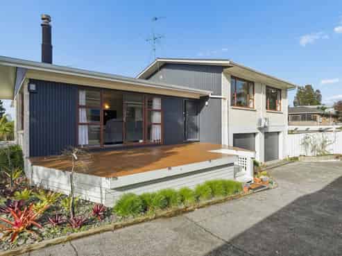 39 Nui Mana Place, Te Atatu South
