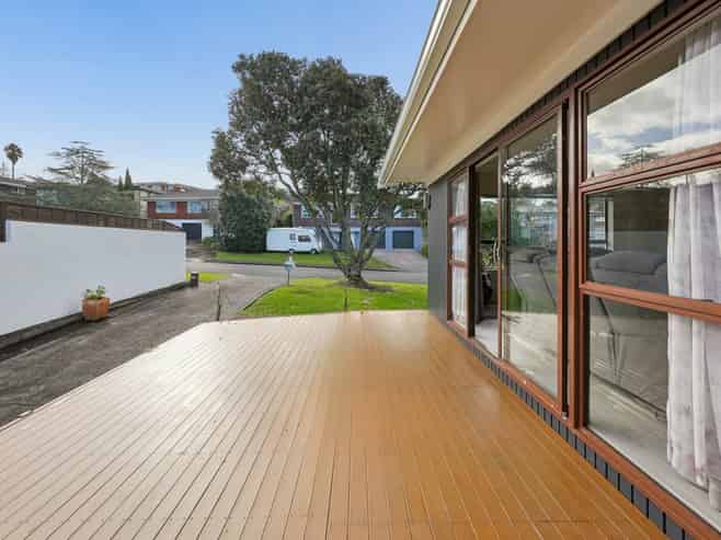 39 Nui Mana Place, Te Atatu South