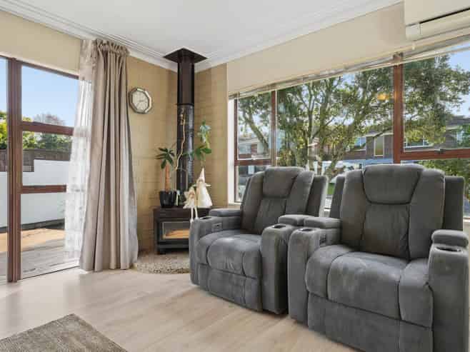 39 Nui Mana Place, Te Atatu South