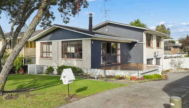 39 Nui Mana Place, Te Atatu South