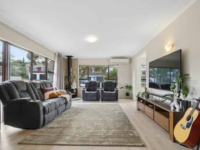 39 Nui Mana Place, Te Atatu South