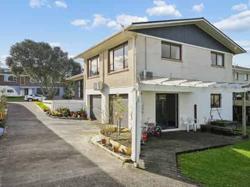 39 Nui Mana Place, Te Atatu South