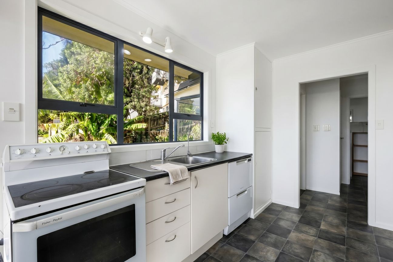 URGENT SALE - Vista 6
