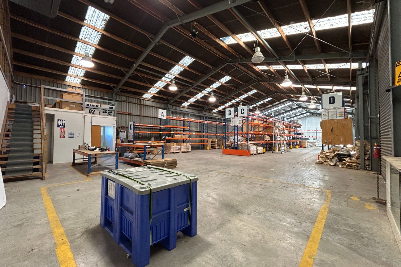 Highly Functional & Versatile Industrial Facility - Więcej