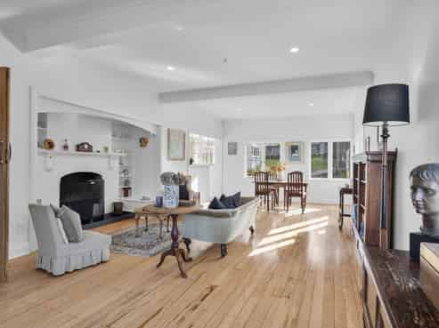 2 Seabreeze Road, Devonport