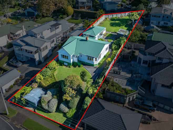 2 Seabreeze Road, Devonport