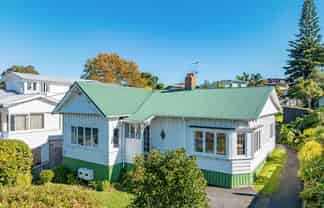 2 Seabreeze Road, Devonport