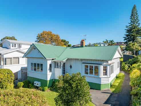 2 Seabreeze Road, Devonport
