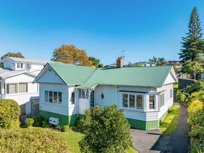2 Seabreeze Road, Devonport