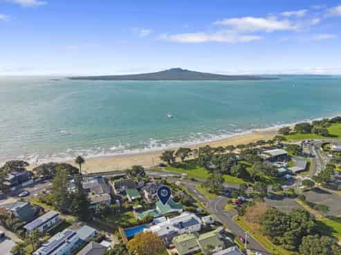2 Seabreeze Road, Devonport
