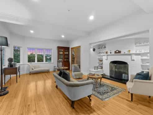 2 Seabreeze Road, Devonport