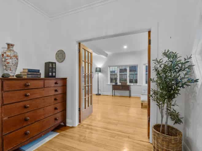 2 Seabreeze Road, Devonport