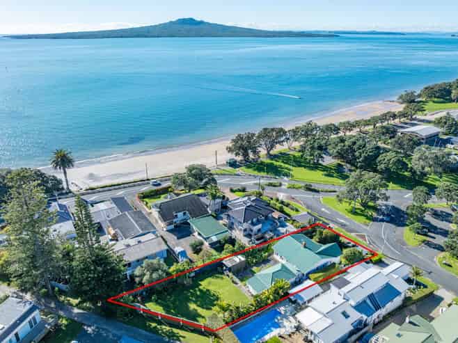 2 Seabreeze Road, Devonport