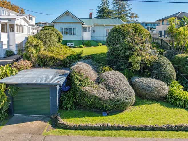 2 Seabreeze Road, Devonport