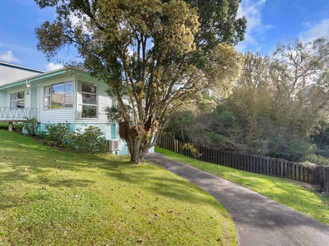 39C Kaipatiki Road (also known as 39C Emirau Place), Glenfield