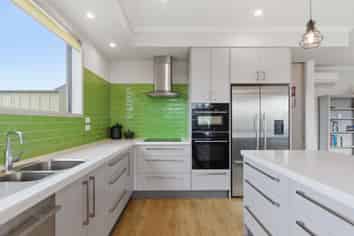 20 Sunline Avenue, LINCOLN